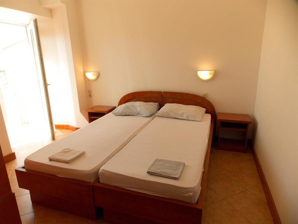 Apartments Frane (Adults Only) Novalja Room photo