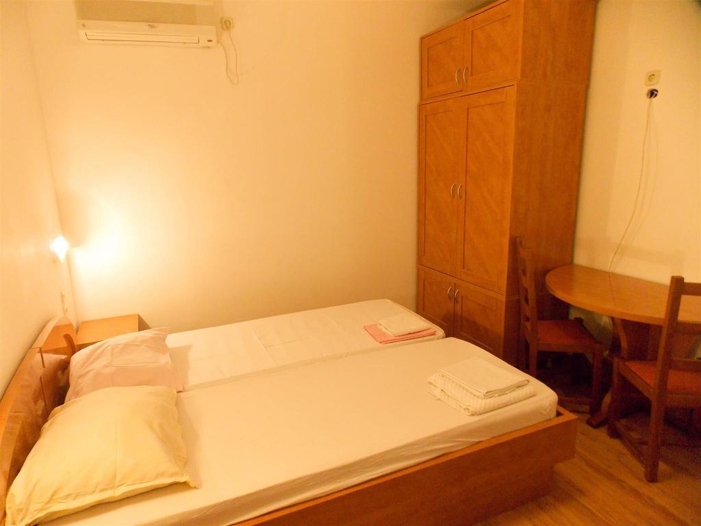 Apartments Frane (Adults Only) Novalja Room photo